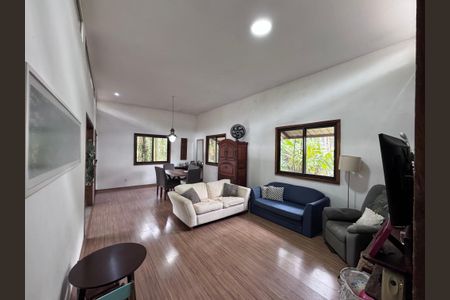 Casa à venda com 320m², 4 quartos e 2 vagasSala