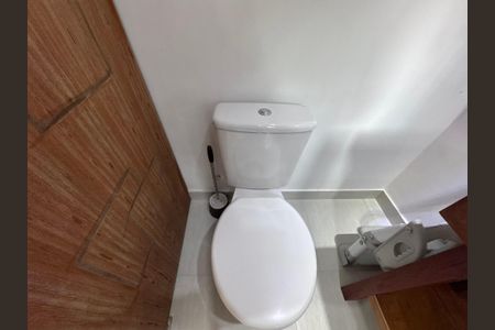 Casa à venda com 320m², 4 quartos e 2 vagasSuíte 2 - Banheiro