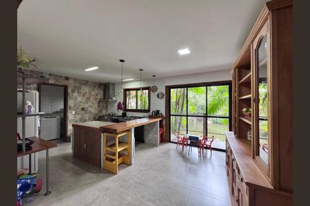 Casa à venda com 320m², 4 quartos e 2 vagasCozinha