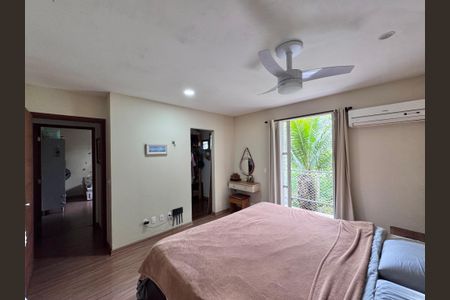 Casa à venda com 320m², 4 quartos e 2 vagasSuíte 1