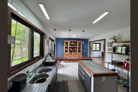 Casa à venda com 320m², 4 quartos e 2 vagasCozinha