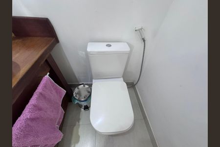 Casa à venda com 320m², 4 quartos e 2 vagasSuíte 1 - Banheiro