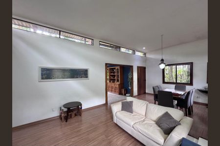 Casa à venda com 320m², 4 quartos e 2 vagasSala