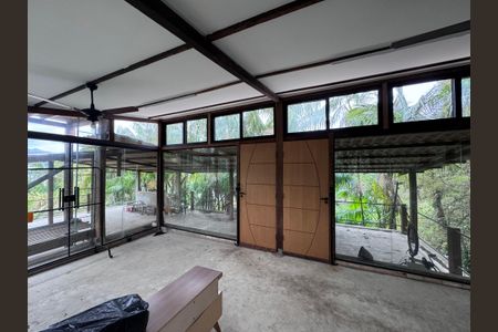 Casa à venda com 320m², 4 quartos e 2 vagasQuarto