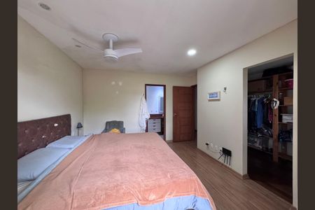 Casa à venda com 320m², 4 quartos e 2 vagasSuíte 1