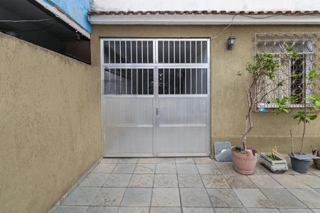 Casa à venda com 100m², 2 quartos e 4 vagasVaranda - Portão da Garagem