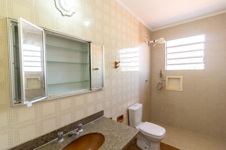 Casa à venda com 140m², 3 quartos e 2 vagasBanheiro da Suíte