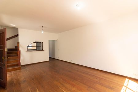 Casa à venda com 140m², 3 quartos e 2 vagasSala