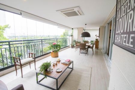 Apartamento à venda com 208m², 4 quartos e 4 vagasVaranda