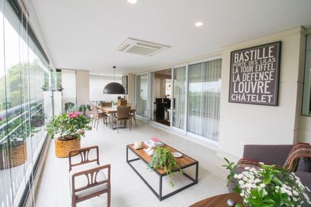 Apartamento à venda com 208m², 4 quartos e 4 vagasVaranda