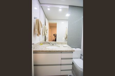 Apartamento à venda com 208m², 4 quartos e 4 vagasBanheiro da Suíte 3