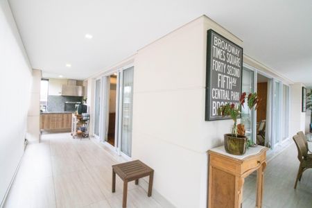 Apartamento à venda com 208m², 4 quartos e 4 vagasVaranda