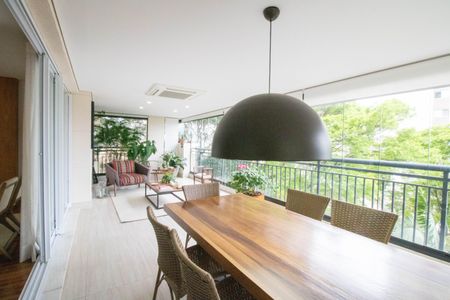 Apartamento à venda com 208m², 4 quartos e 4 vagasVaranda