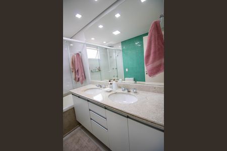 Apartamento à venda com 208m², 4 quartos e 4 vagasBanheiro da Suíte 4