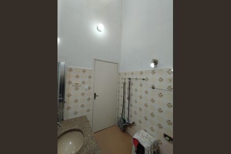 Casa à venda com 130m², 2 quartos e 1 vagaBanheiro