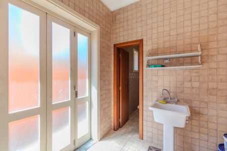 Casa para alugar com 410m², 5 quartos e 3 vagas Casa para alugar com 410m², 5 quartos e 3 vagasÁrea de Serviço