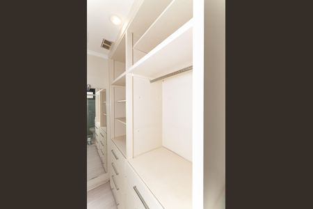 Apartamento para alugar com 405m², 4 quartos e 4 vagas Apartamento para alugar com 405m², 4 quartos e 4 vagasCloset Suíte 2