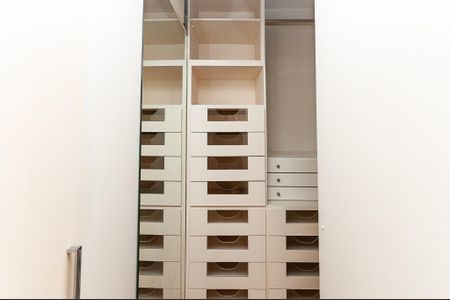 Apartamento para alugar com 405m², 4 quartos e 4 vagas Apartamento para alugar com 405m², 4 quartos e 4 vagasCloset Suíte 1