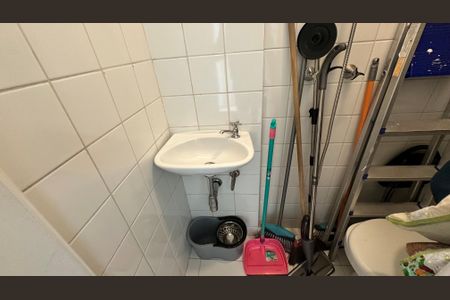 Apartamento à venda com 122m², 4 quartos e 2 vagas Apartamento à venda com 122m², 4 quartos e 2 vagasBanheiro de serviço