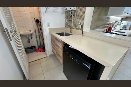 Apartamento à venda com 122m², 4 quartos e 2 vagas Apartamento à venda com 122m², 4 quartos e 2 vagasÁrea de Serviço