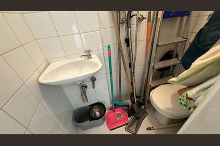 Apartamento à venda com 122m², 4 quartos e 2 vagas Apartamento à venda com 122m², 4 quartos e 2 vagasBanheiro de serviço