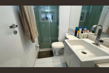 Apartamento à venda com 122m², 4 quartos e 2 vagas Apartamento à venda com 122m², 4 quartos e 2 vagasBanheiro da Suíte 1