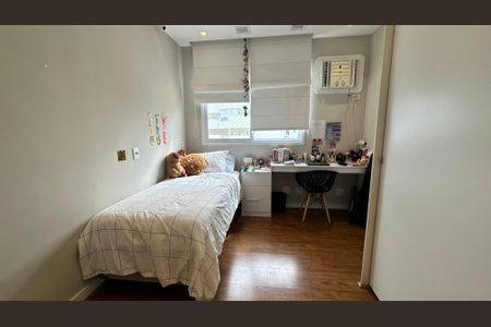 Apartamento à venda com 122m², 4 quartos e 2 vagas Apartamento à venda com 122m², 4 quartos e 2 vagasSuíte 2