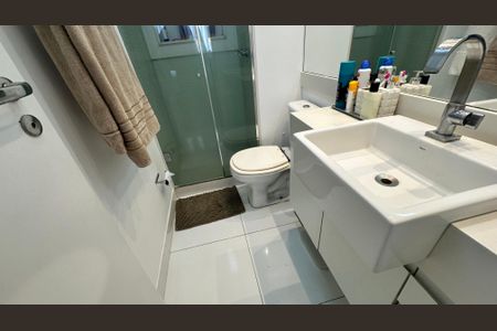 Apartamento à venda com 122m², 4 quartos e 2 vagas Apartamento à venda com 122m², 4 quartos e 2 vagasBanheiro da Suíte 1