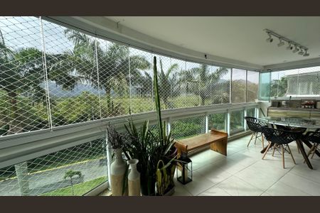 Apartamento à venda com 122m², 4 quartos e 2 vagas Apartamento à venda com 122m², 4 quartos e 2 vagasVaranda