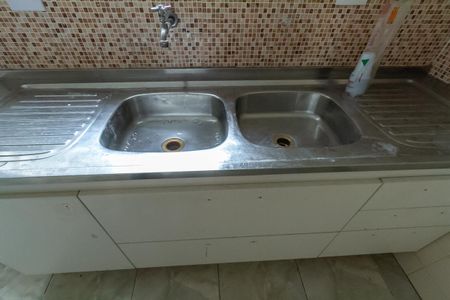 Casa à venda com 165m², 4 quartos e 2 vagas Casa à venda com 165m², 4 quartos e 2 vagasCozinha