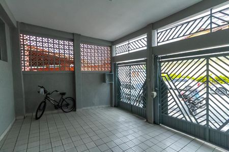 Casa à venda com 165m², 4 quartos e 2 vagas Casa à venda com 165m², 4 quartos e 2 vagasGaragem