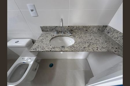 Apartamento à venda com 55m², 2 quartos e 2 vagasBanheiro da Suíte