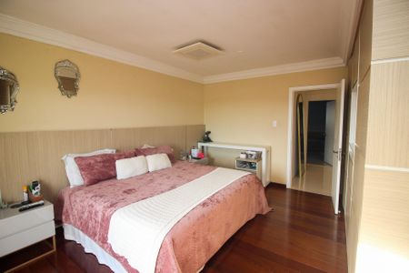 Casa à venda com 358m², 3 quartos e 4 vagasSuíte 1