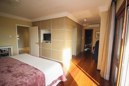 Casa à venda com 358m², 3 quartos e 4 vagasSuíte 1