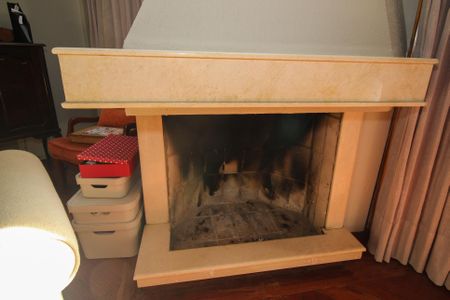 Casa à venda com 358m², 3 quartos e 4 vagasDetalhe Sala 1 - Lareira