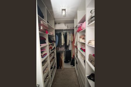 Casa à venda com 358m², 3 quartos e 4 vagasCloset da suíte 3