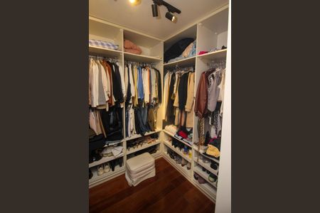 Casa à venda com 358m², 3 quartos e 4 vagasCloset da suíte 1