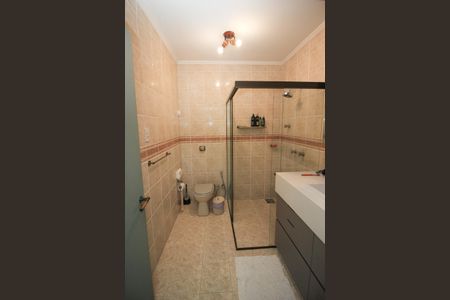 Casa à venda com 358m², 3 quartos e 4 vagasBanheiro da Suíte 2