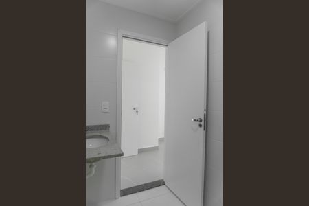 Apartamento para alugar com 64m², 2 quartos e 1 vaga Apartamento para alugar com 64m², 2 quartos e 1 vagaBanheiro da Suíte 1