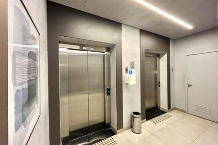 Apartamento à venda com 37m², 1 quarto e sem vagaElevadores