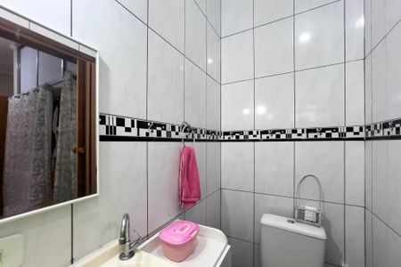 Casa à venda com 200m², 3 quartos e 2 vagasBanheiro da Suíte 2