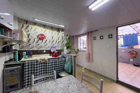 Casa à venda com 200m², 3 quartos e 2 vagasÁrea de Serviço