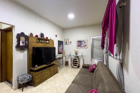 Casa à venda com 200m², 3 quartos e 2 vagasSala