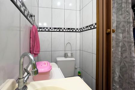 Casa à venda com 200m², 3 quartos e 2 vagasBanheiro da Suíte 2