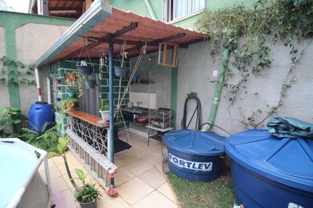 Casa à venda com 270m², 3 quartos e 2 vagasQuintal