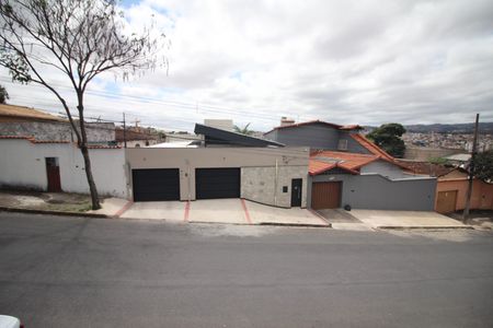 Casa à venda com 270m², 3 quartos e 2 vagasVista