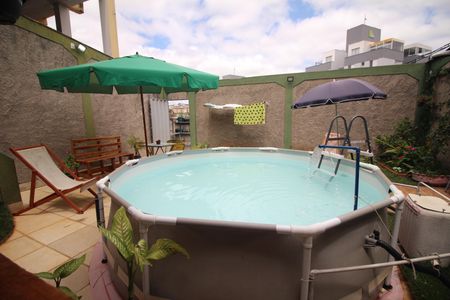 Casa à venda com 270m², 3 quartos e 2 vagasQuintal