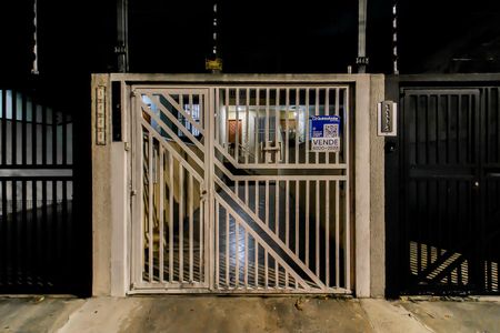 Casa à venda com 93m², 2 quartos e 2 vagas Casa à venda com 93m², 2 quartos e 2 vagasFachada + Placa