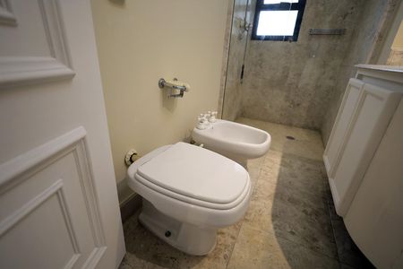 Apartamento à venda com 340m², 6 quartos e 4 vagasBanheiro da Suíte 2