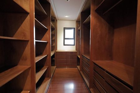 Apartamento à venda com 340m², 6 quartos e 4 vagasCloset da Suíte